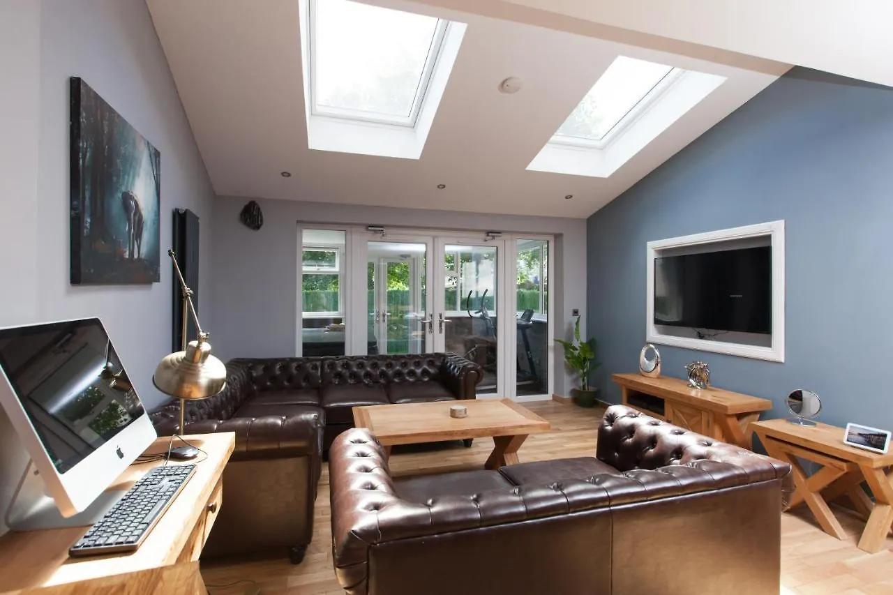 Luxury Arthur Seat Viewtownhouse With A Hot Tub Edinburgh