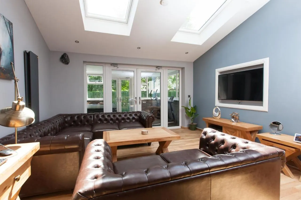 Luxury Arthur Seat Viewtownhouse With A Hot Tub Edinburgh