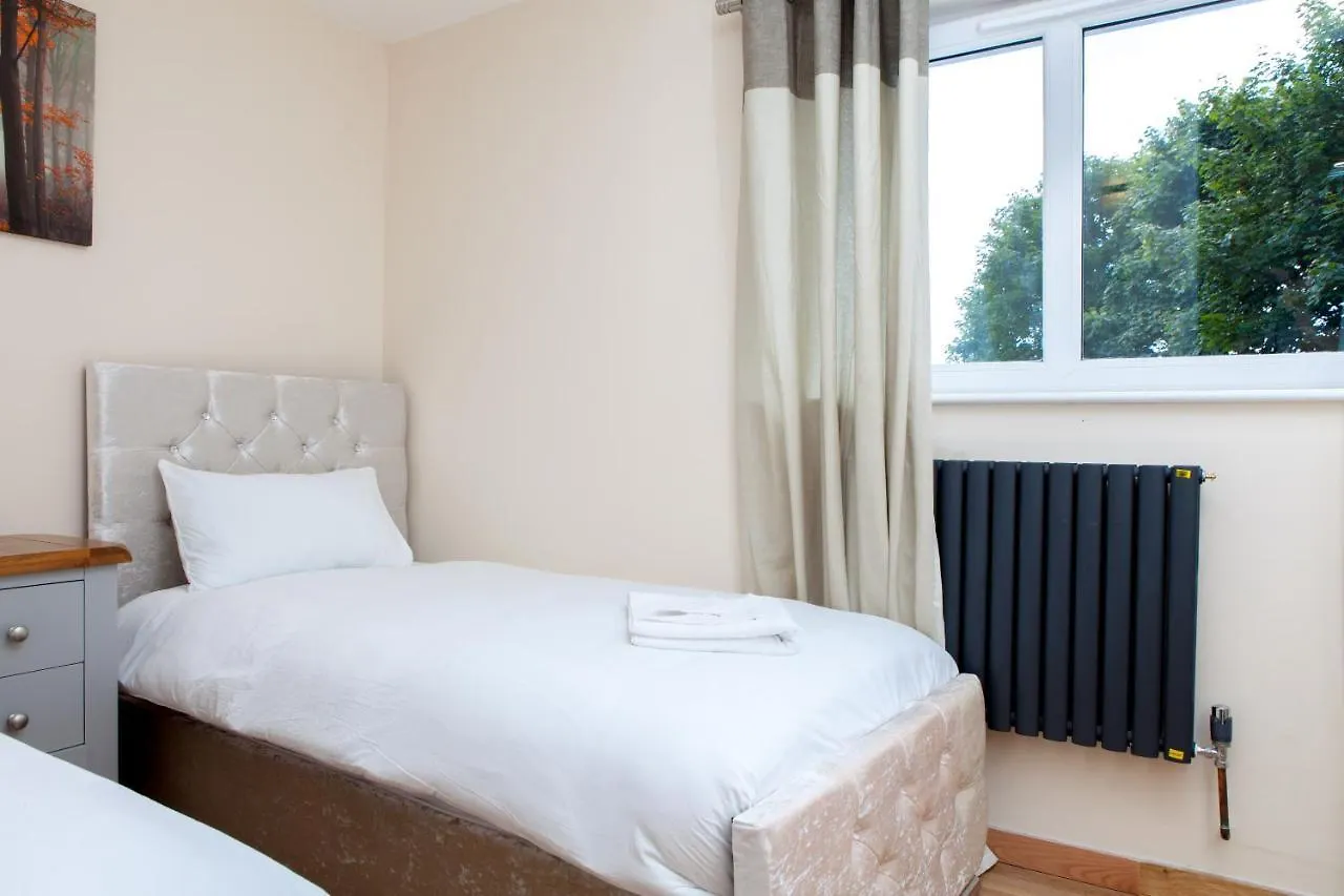 Luxury Arthur Seat Viewtownhouse With A Hot Tub Edinburgh United Kingdom
