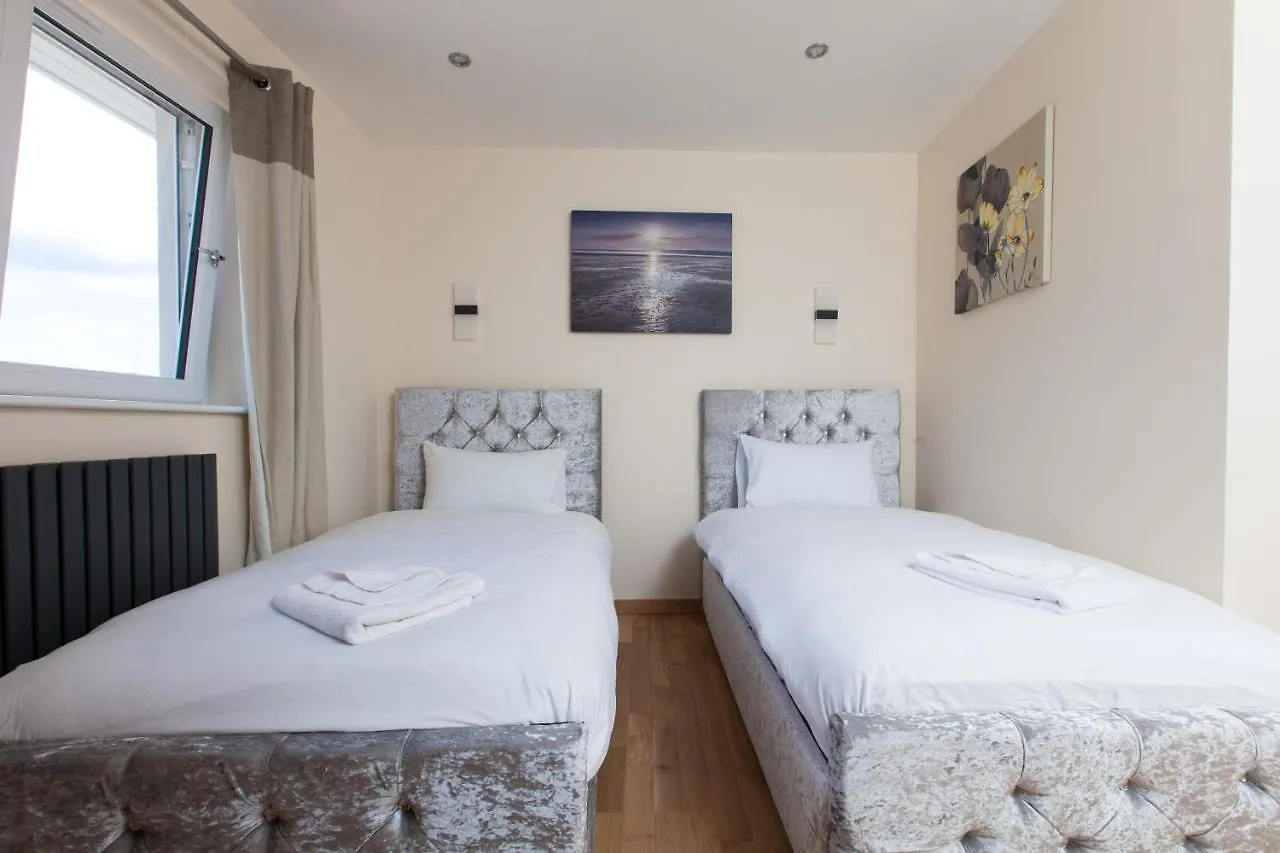 Luxury Arthur Seat Viewtownhouse With A Hot Tub Edinburgh Holiday home