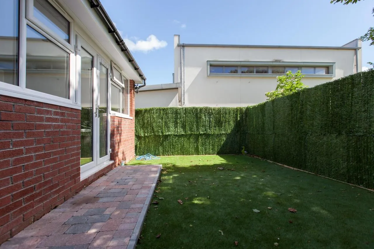 Luxury Arthur Seat Viewtownhouse With A Hot Tub Edinburgh 0*,