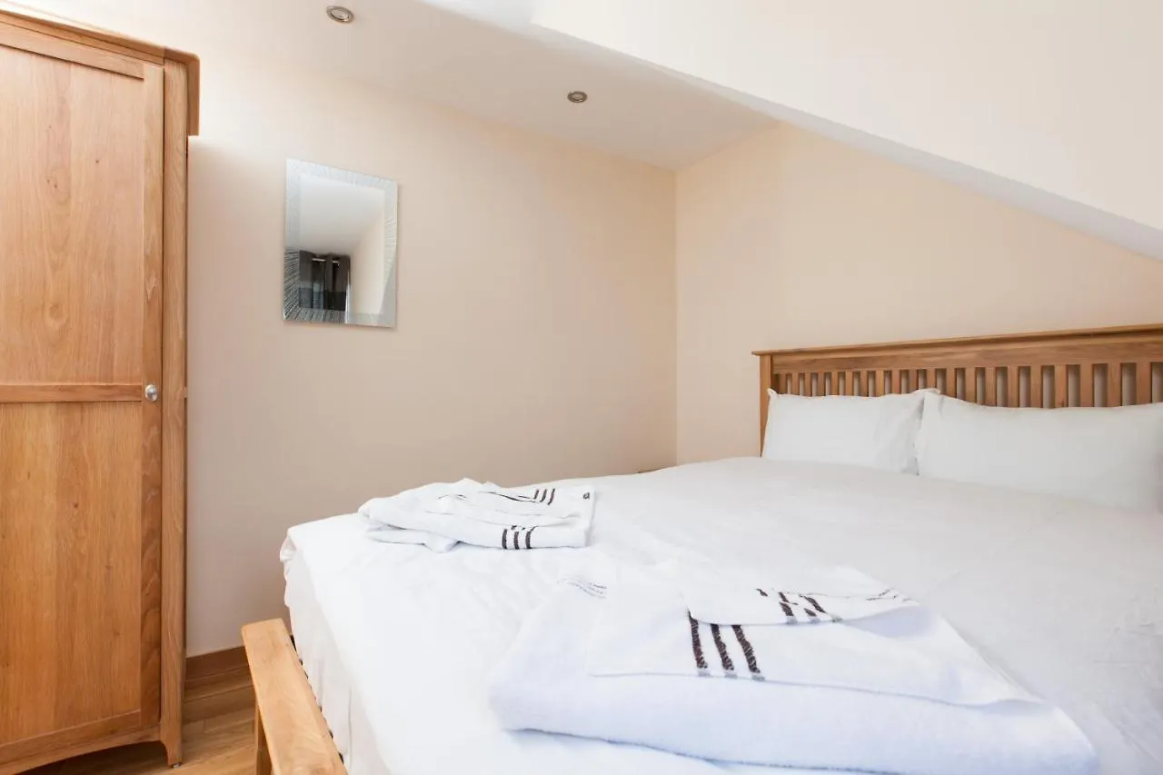 Luxury Arthur Seat Viewtownhouse With A Hot Tub Edinburgh