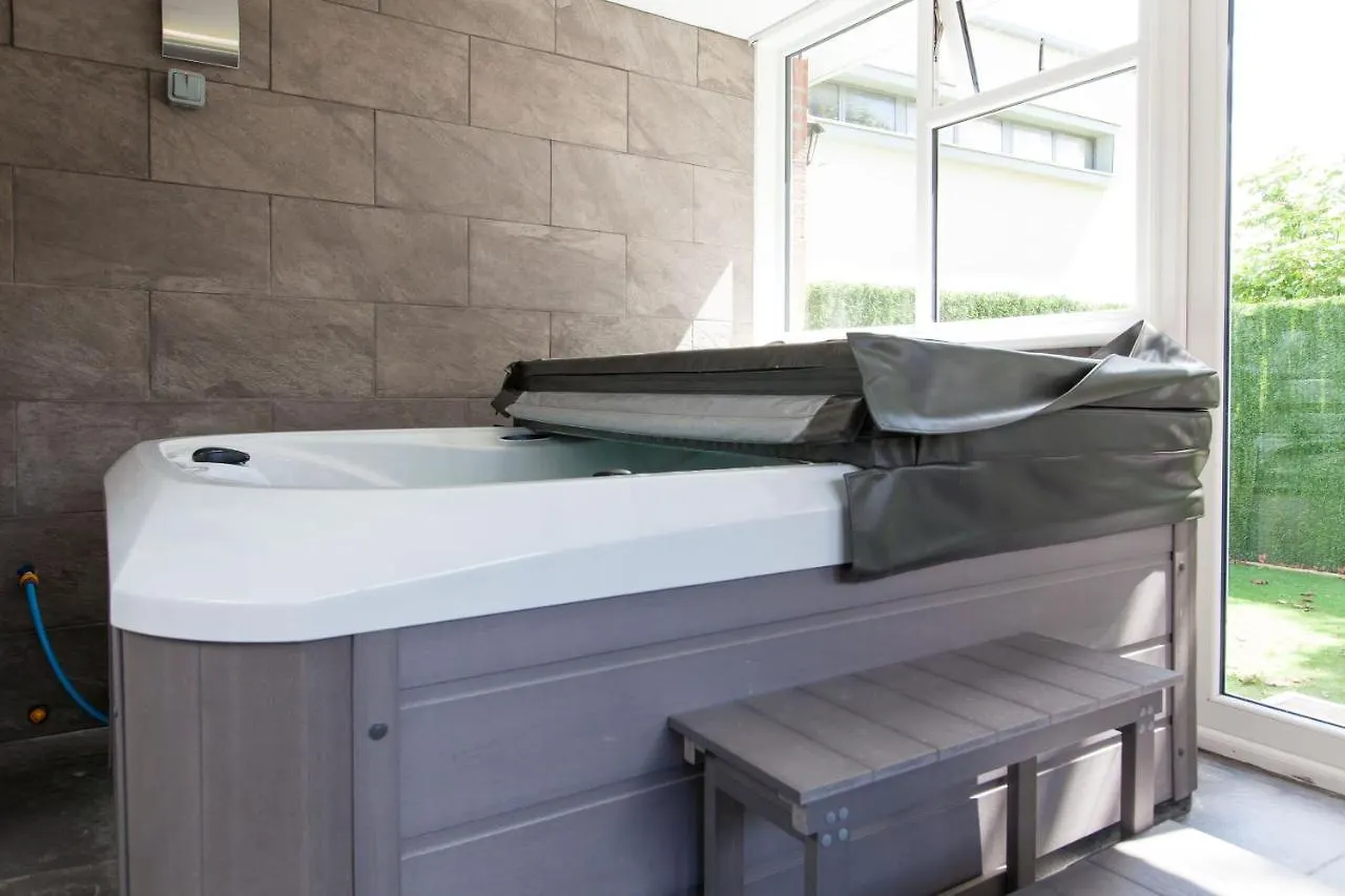 Luxury Arthur Seat Viewtownhouse With A Hot Tub Edinburgh 0*,