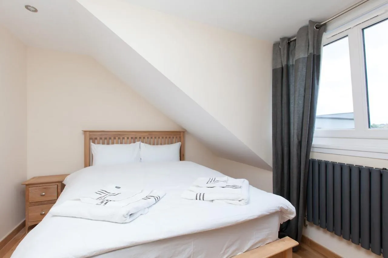 Luxury Arthur Seat Viewtownhouse With A Hot Tub Edinburgh