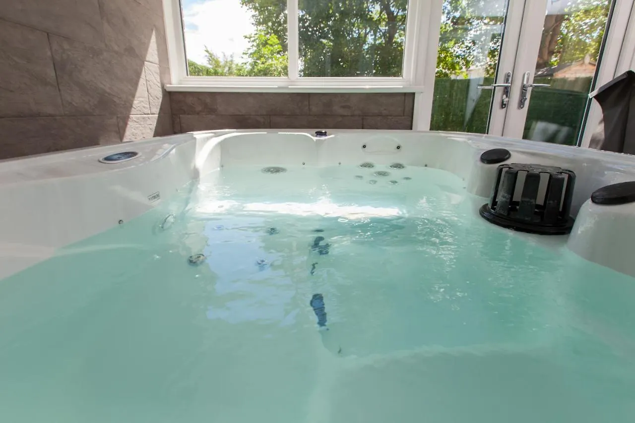Luxury Arthur Seat Viewtownhouse With A Hot Tub Edinburgh Holiday home